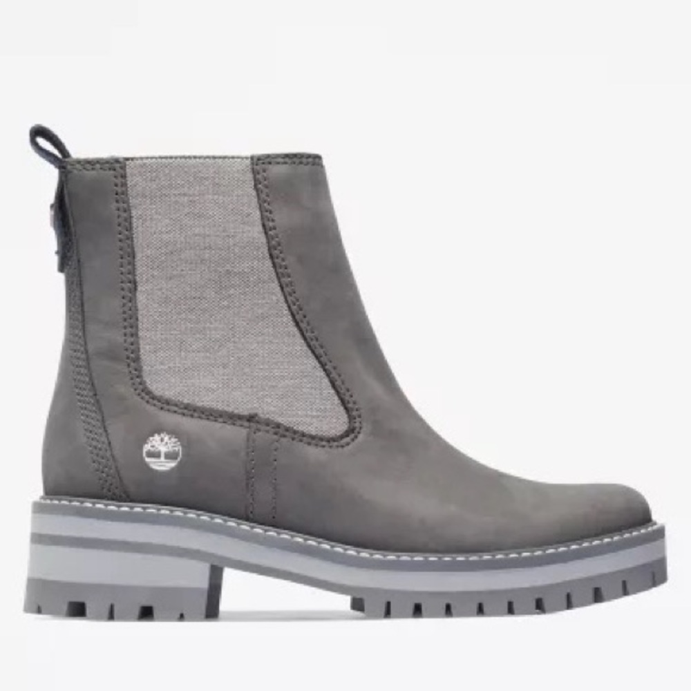 NWOT Timberland Courmayeur Valley Chelsea Boots in Gray